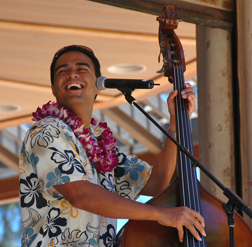 Picture of Kekoa Kaluhiwa at the 2008 Hawaii Ukulele Festival